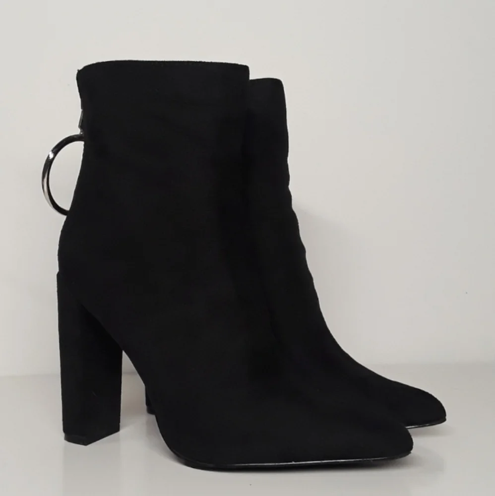 PUBLIC DESIRE Fleek Silver O Ring Zipper Black Faux Suede Ankle Boots 7 - Picture 2 of 13